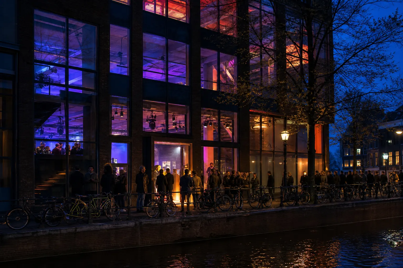 Illustration éditoriale ; elle ne documente pas cette édition ni le lieu exact. Amsterdam Dance Event à Amsterdam