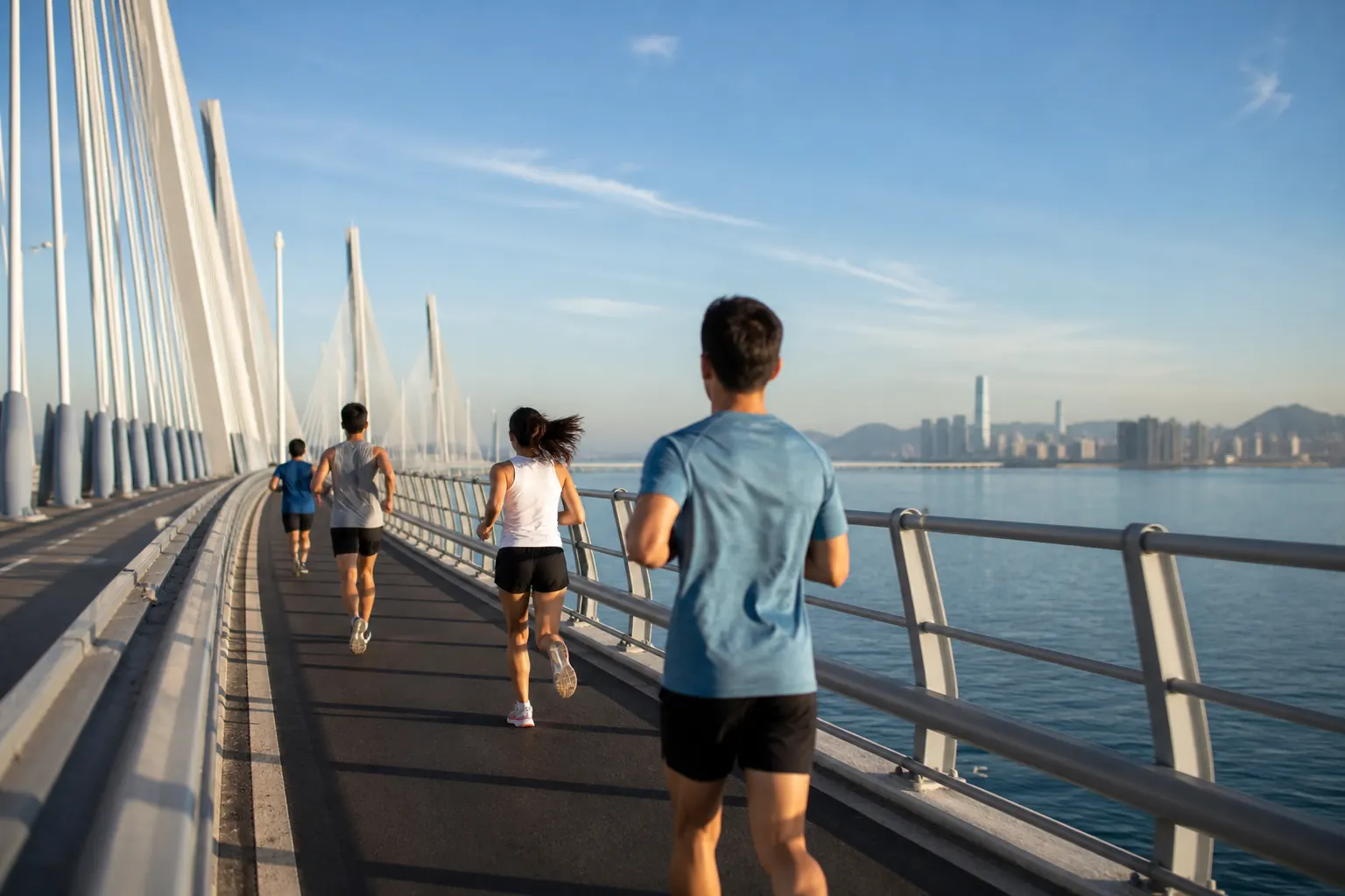Illustration éditoriale ; elle ne documente pas cette édition ni le lieu exact. Bank of China Hong Kong-Zhuhai-Macao Bridge Half Marathon à Hong Kong